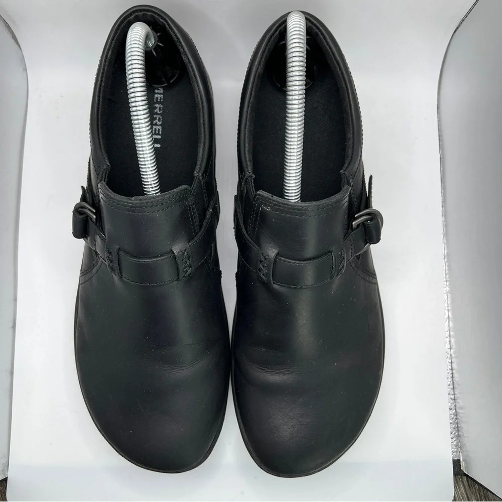 Women’s Merrell Leather Slip-On Shoes Size 9.5